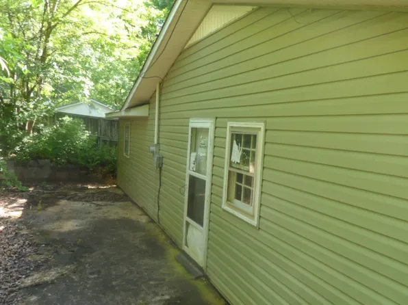 802 Dogwood Ln, Townville, SC 29689
