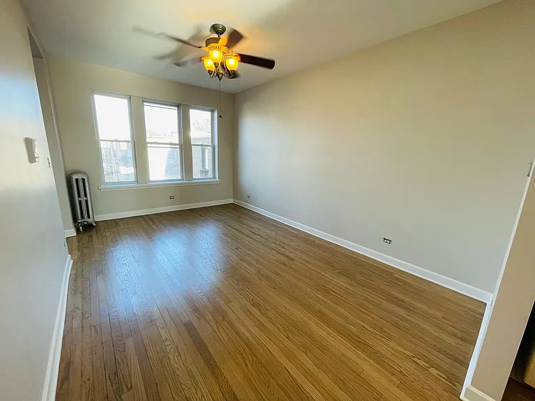3238 W Berteau Ave #2E — Photo 3