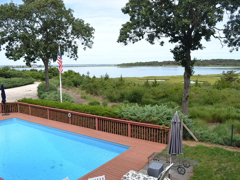 86 Inlet Rd E