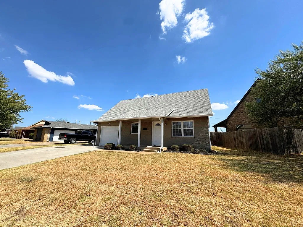 853 Cardan Place Moore, OK 73160 — Photo 2