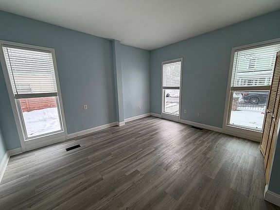 4th image of 102 Mount Pleasant Ave