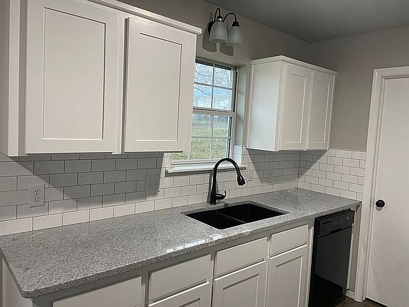 5th image of 1012 N D St