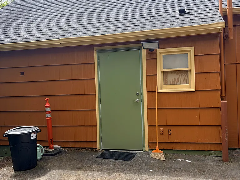 330 NE 102nd Ave — Photo 4