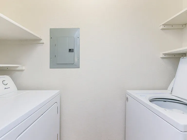 Regency Gardens Apartments — Photo 16
