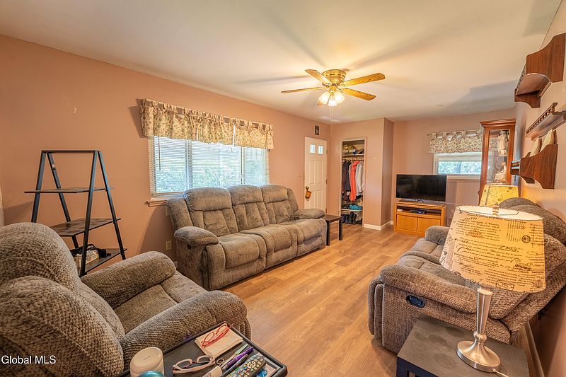4th image of 6 Huckleberry Lane