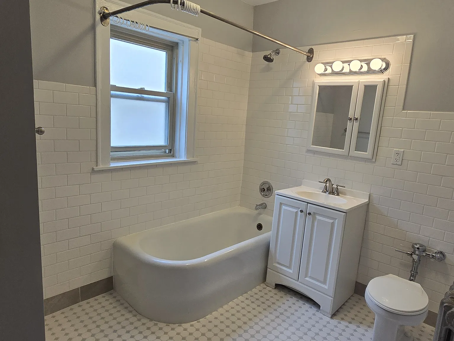 446 Des Plaines Ave — Photo 4