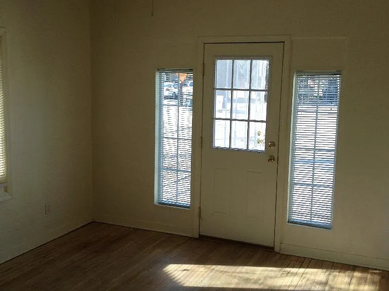 Updated 1 Bedroom with Garage Just 2 Blocks to UNM — Photo 3