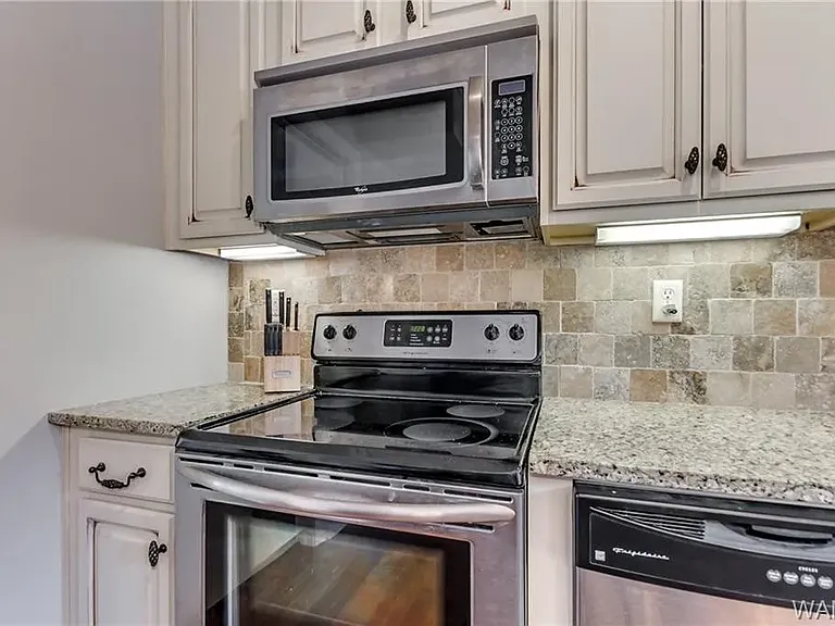 820 Frank Thomas Ave #108 — Photo 9