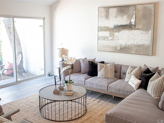 5th image of 18326 Collins St Unit K