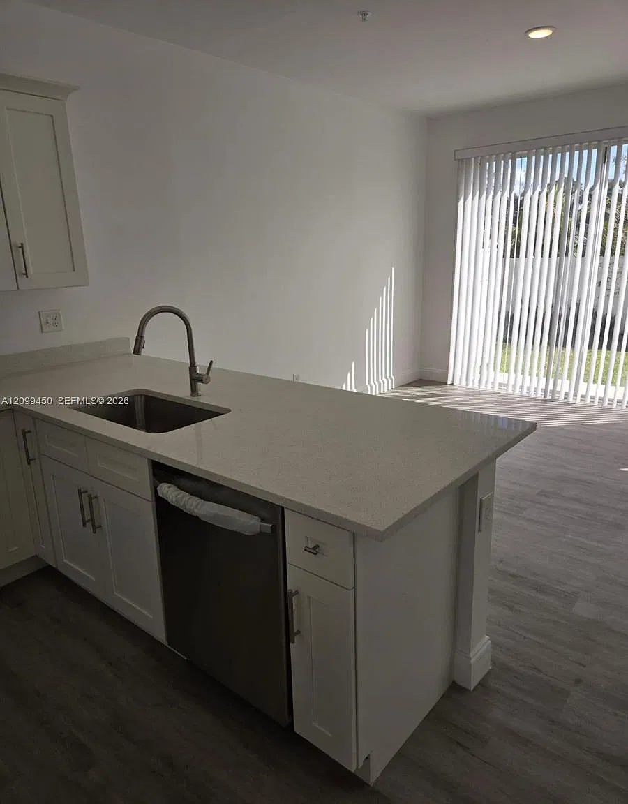 3 bed, 2.5 bath, 1528 sqft, $2,850 — Photo 4