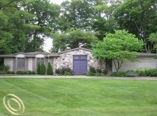 4774 Crestview Ct, Bloomfield Hills, MI 48301