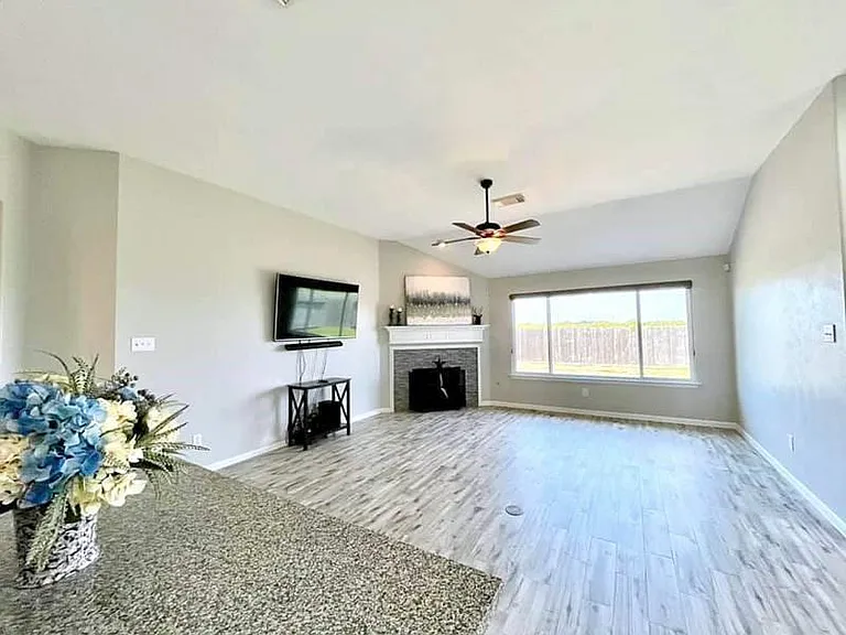 2526 Lake Dale Ln — Photo 9