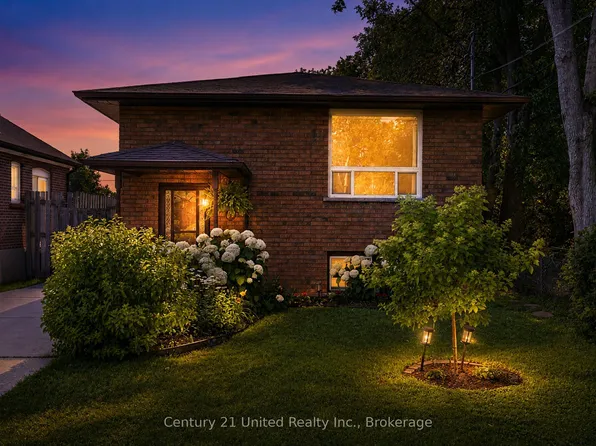 71 Pine St, Peterborough, ON K9J 5A6