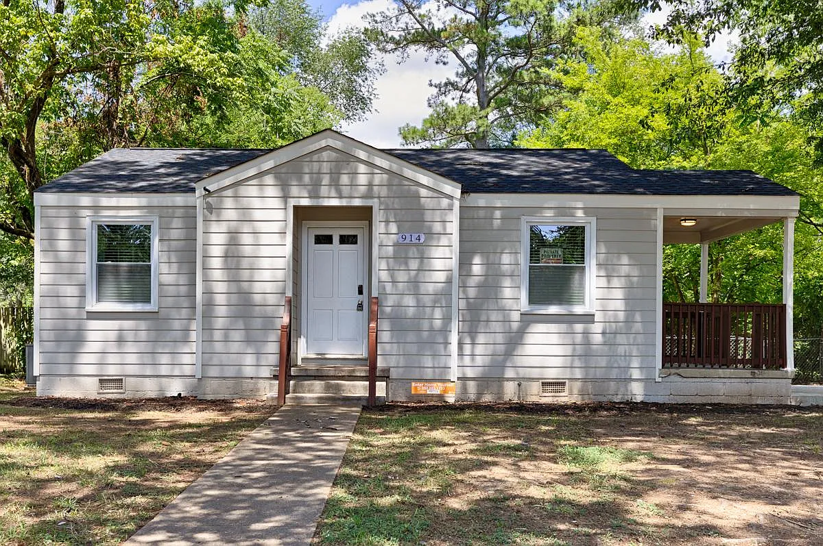 2 bed, 824 sqft, $1,275 — Photo 1