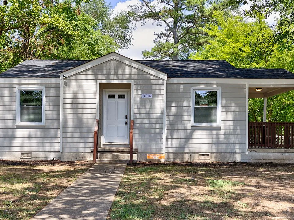 914 Linwood Dr NW