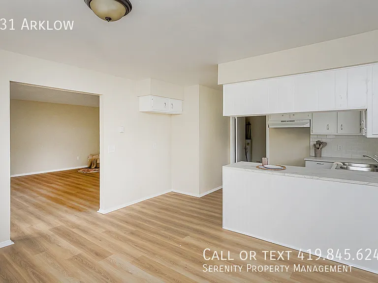 131 Arklow Dr — Photo 4