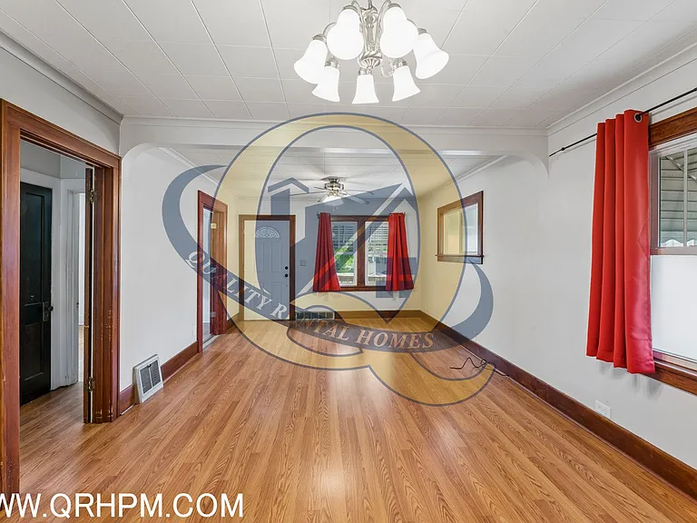 2544 Tyrone St — Photo 5