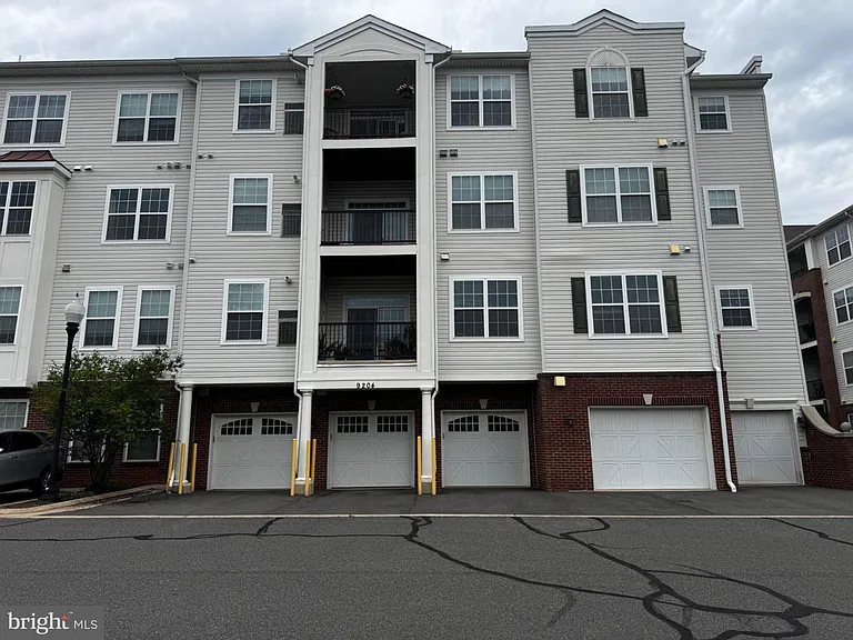 9204 Charleston Dr #303 — Photo 8