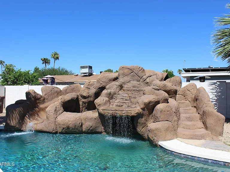 1014 W Angela Dr — Photo 18