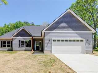 102 Virginia Dr, Thomasville, NC 27360