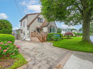 3853 Lincoln St, Seaford, NY 11783