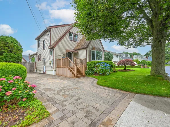 3853 Lincoln Street, Seaford, NY 11783