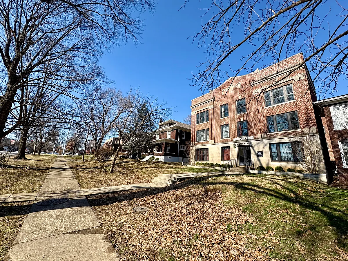 Building Photo - 2013 Eastern Pkwy #11