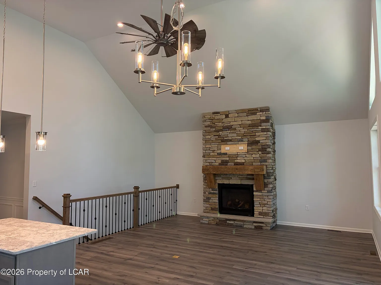 4 bed, 3.0 bath, 2100 sqft, $3,000 — Photo 4