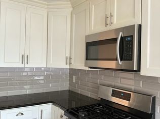 509 Green Hollow Dr, Iselin, NJ 08830