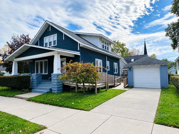 313 3rd St, Manistee, MI 49660