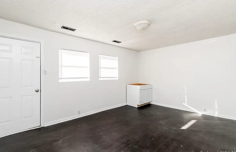 330-332 Highland Dr — Photo 5