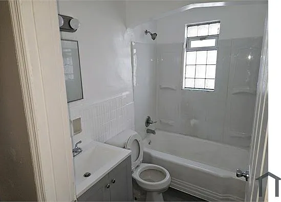 4 bed, 2000 sqft, $1,600 — Photo 1