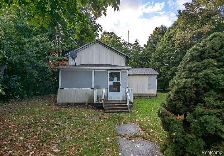 425 Hayward St photo 1