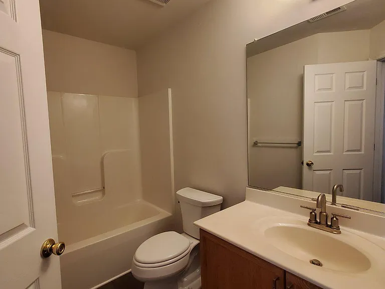 29 Litchfield Ln E — Photo 16