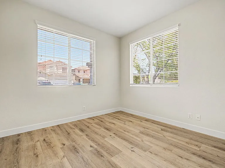 571 Kavanagh Pl — Photo 28