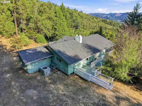 1604 Spring Brook Rd, Myrtle Creek, OR 97457