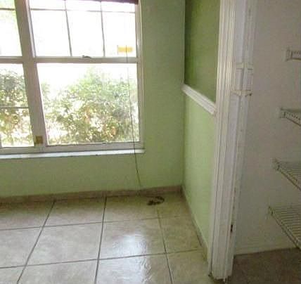 3rd image of 667 Weybridge Ct