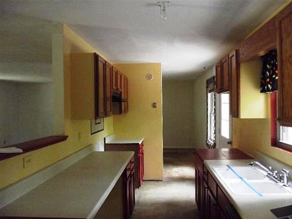 5th image of 50 Lynville Dr
