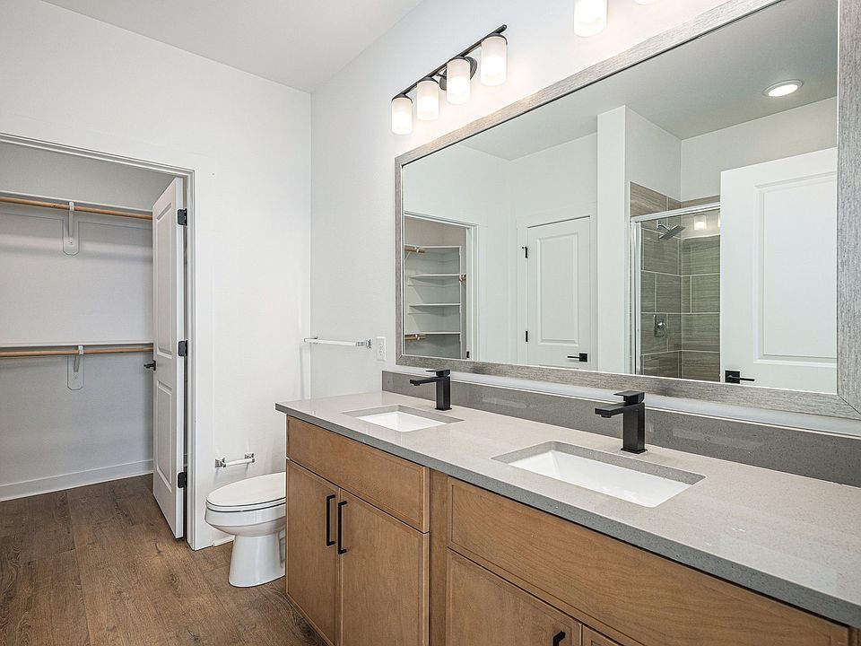 Talus Flats, Castle Rock, CO, Bathroom