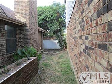 5th image of 2006 Feather Ln