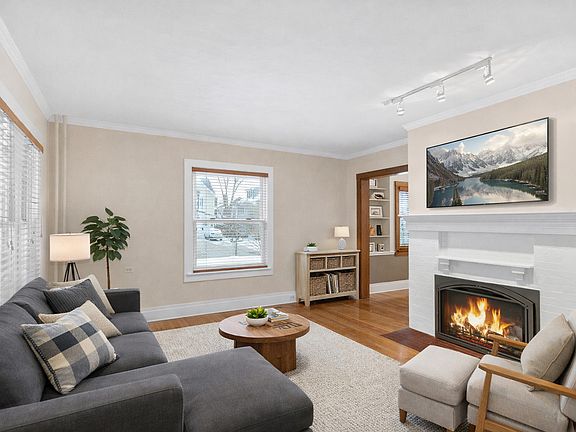 4th image of 605 N 3rd Ave