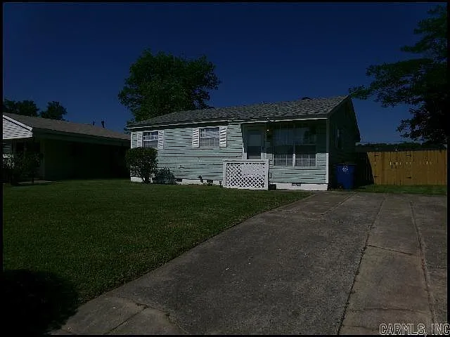2107 Muldrow Dr — Photo 2
