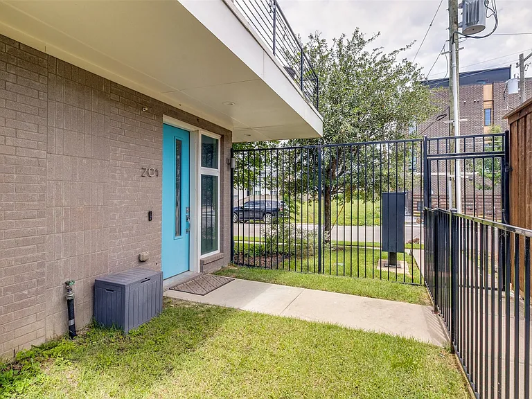 4626 Munger Ave #201 — Photo 12