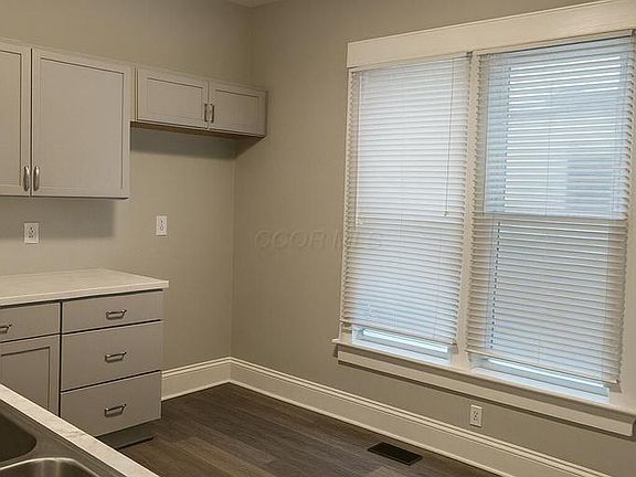 5th image of 785 Gilbert St