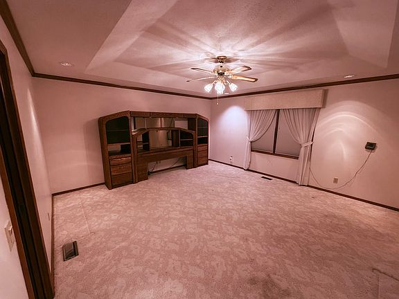 5th image of 281 Lorraine Pl