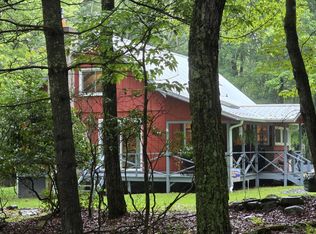 654 Twin Lakes Rd, Shohola, PA 18458