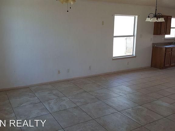 2nd image of 504 Valle Cromo Way
