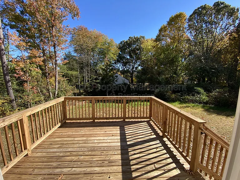 77 Lakeview Dr — Photo 33