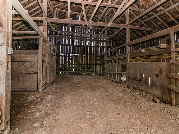 3rd image of 2996/3056 Irvine Rd