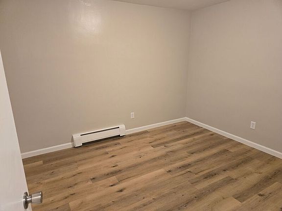 4th image of 202 Lincoln St APT 3